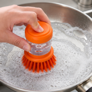 Brosse à Vaisselle avec Distributeur de Liquide – Orange Vif – Brosse de Nettoyage Cuisine Pratique